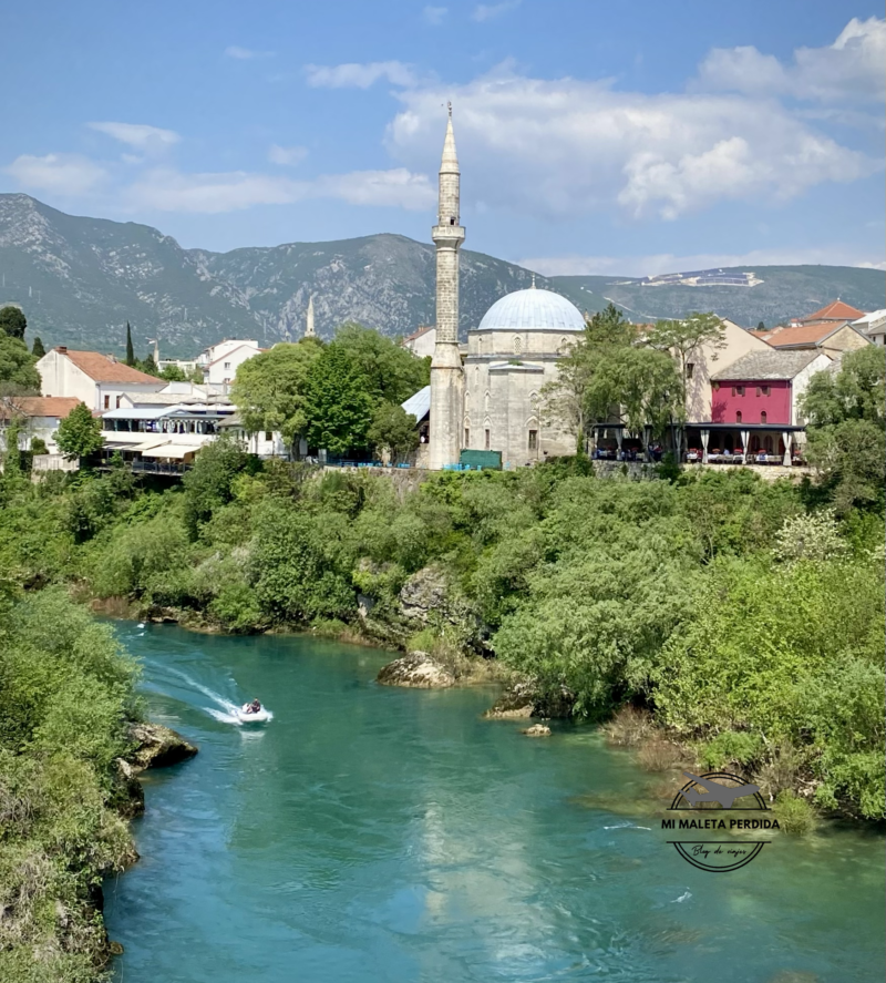 Mezquita Koski Mehmed Pasha desde Stari Most.