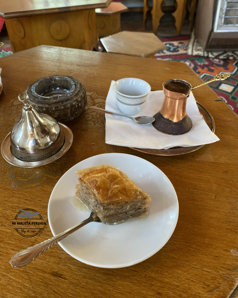 Café bosnio y Baklava.