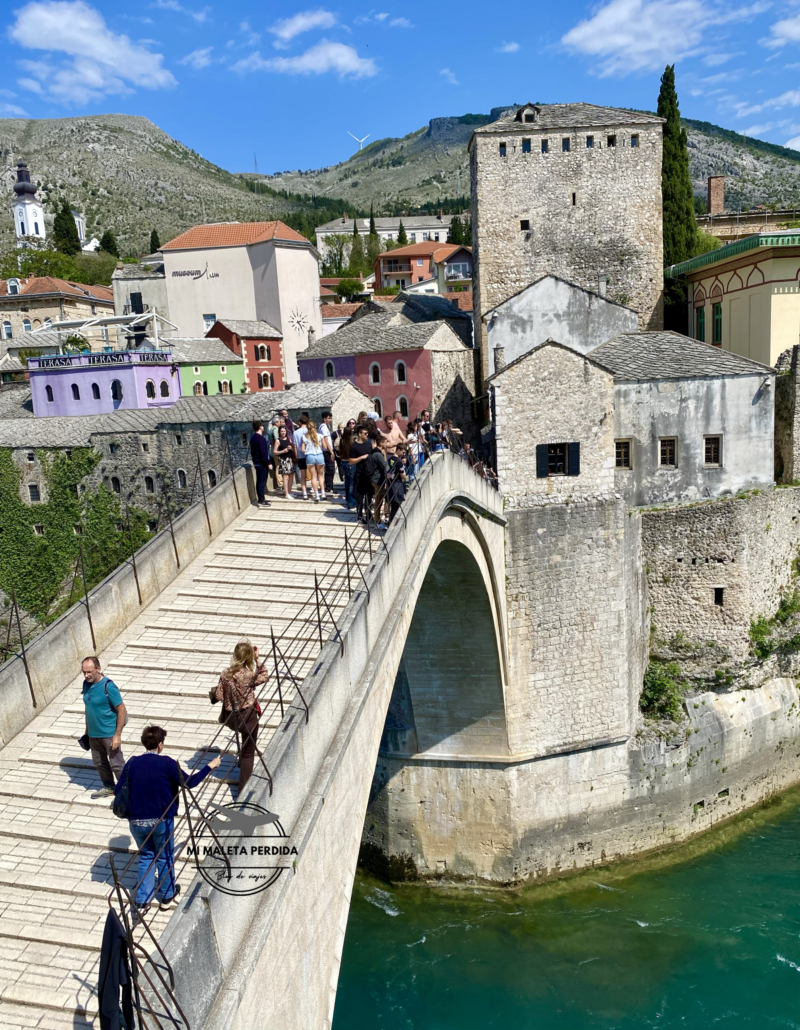 Vista sobre el Puente Viejo de Mostar (Stari Most).