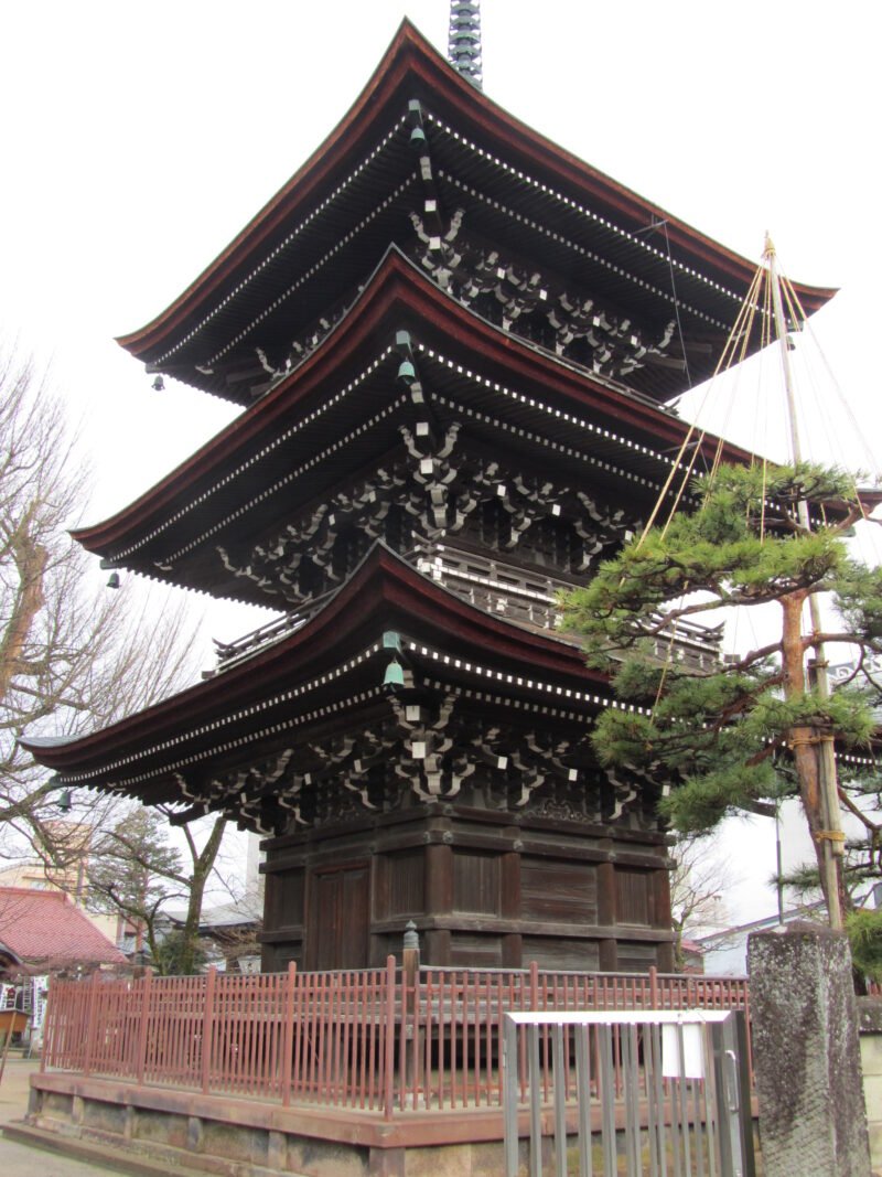 Pagoda en el templo Hida Kokubunji.