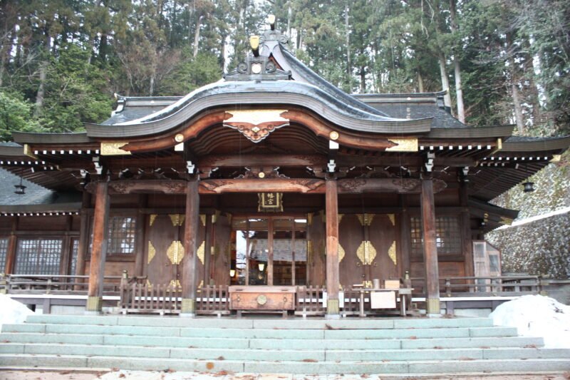 Exterior del santuario Sakurayama Hachiman-gu.