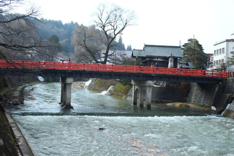 Puente Nakabashi en Takayama.