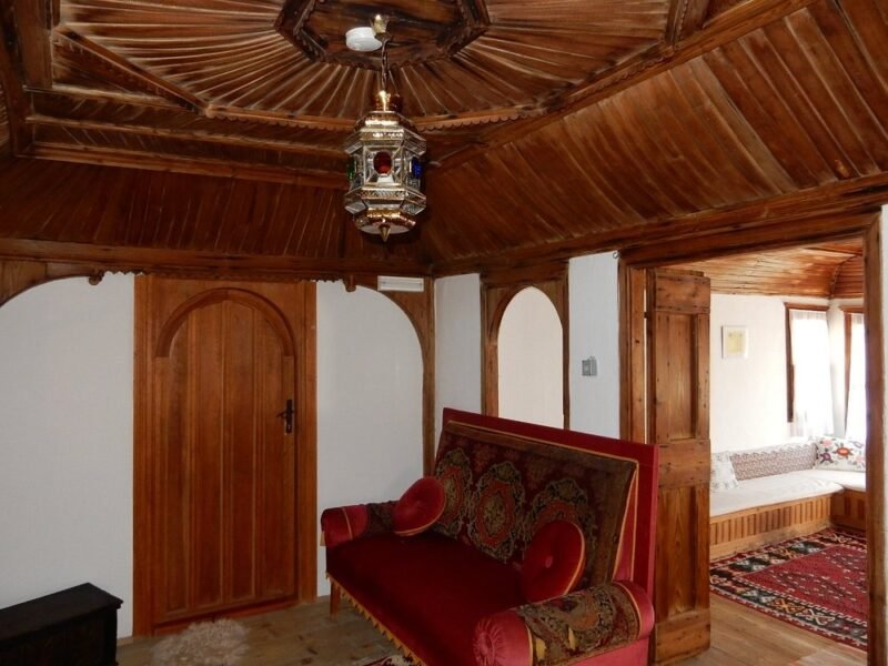 Interior de una sala de Casa Muslibegović.