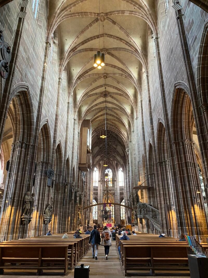 Interior de Lorenzkirche, Núremberg.