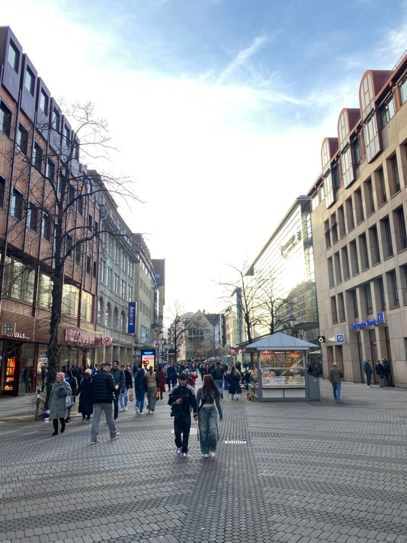 Calle comercial, Karolinenstrasse.