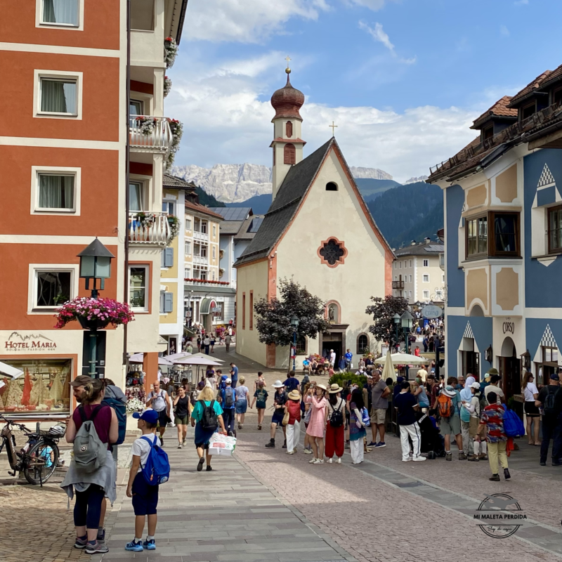 Centro histórico de Ortisei, Dolomitas.