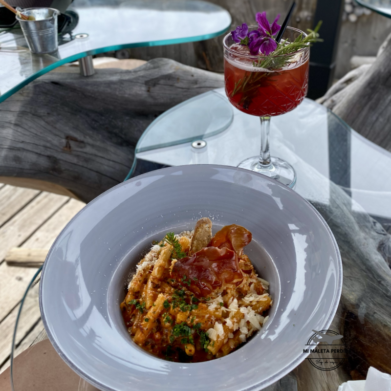 Plato de geisler-maccheroni del refugio delle Odle. Dolomitas.