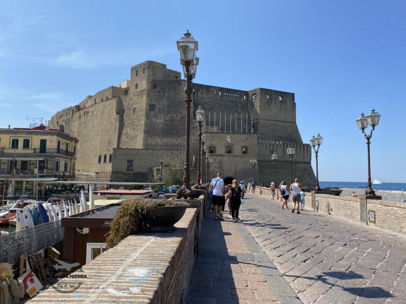 Exterior del Castel dell'Ovo, Nápoles.
