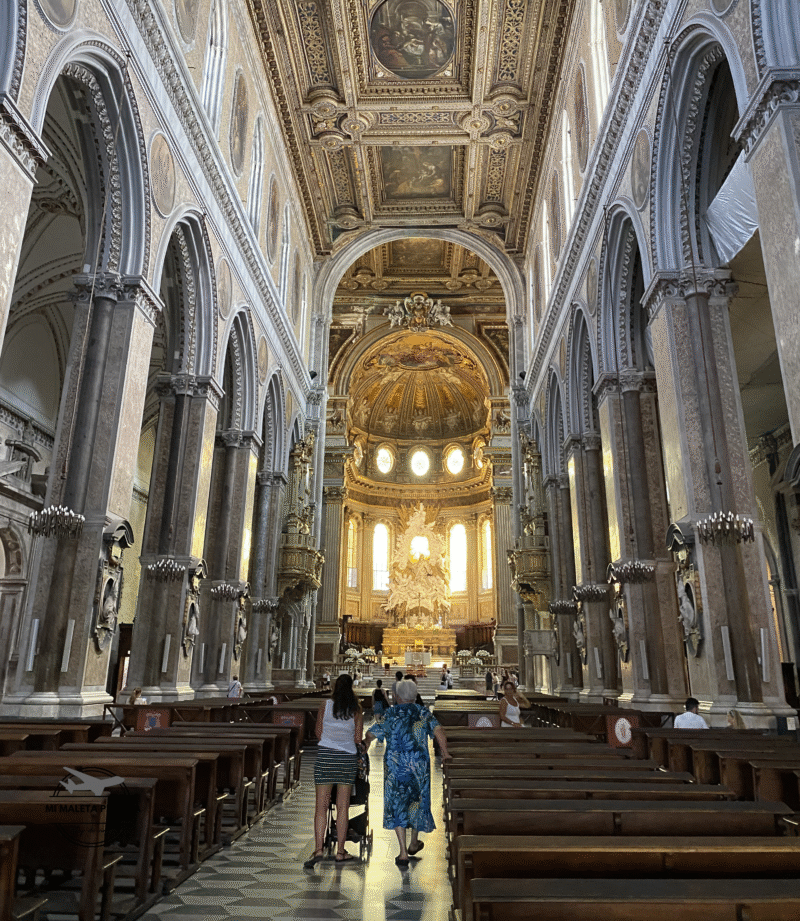 Interior de la Catedral de Nápoles.