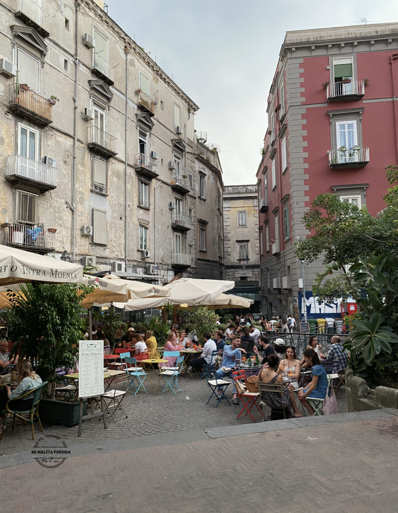 Piazza Bellini, Nápoles.