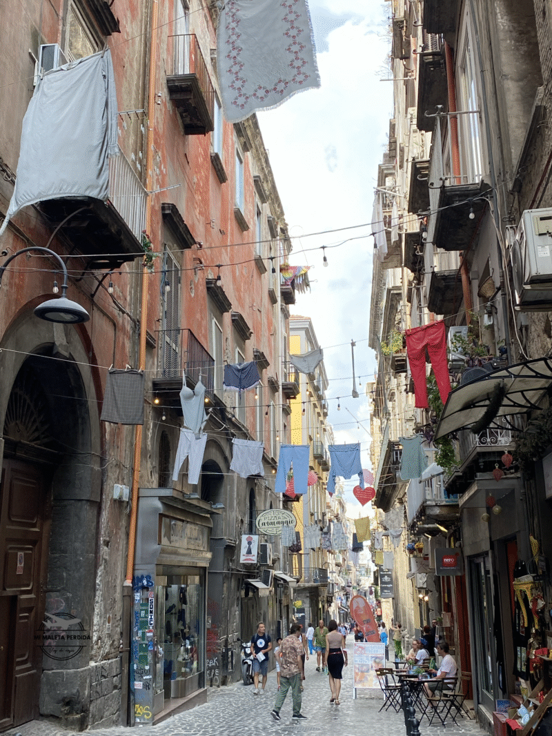 Via dei Tribunali, Nápoles.