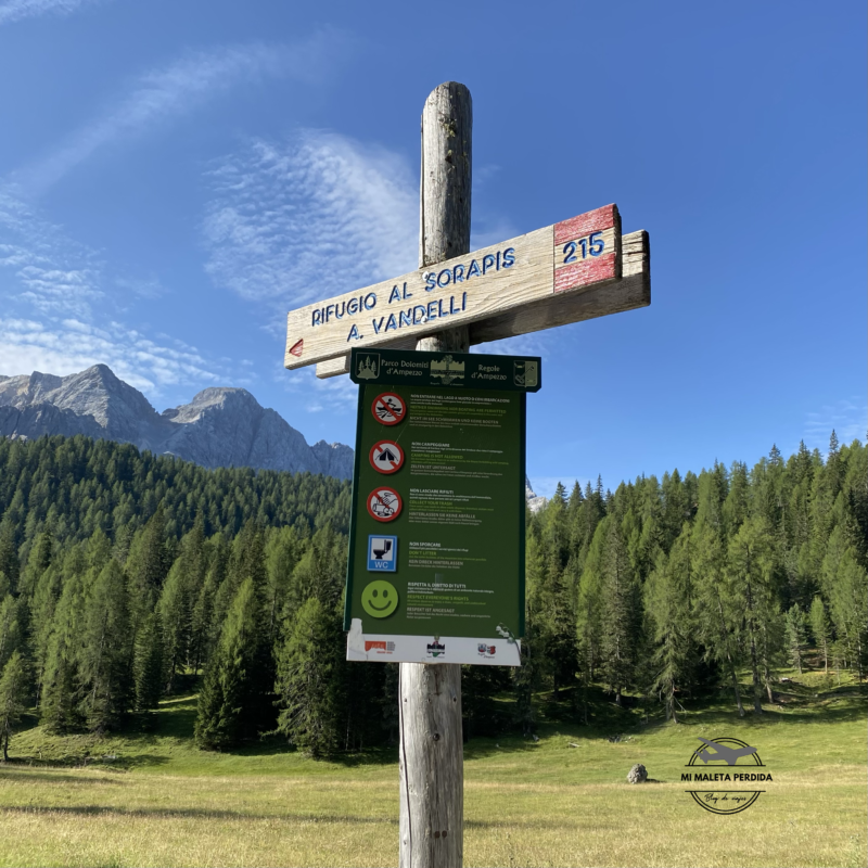 Señal del sendero 215, Passo Tre Croci.