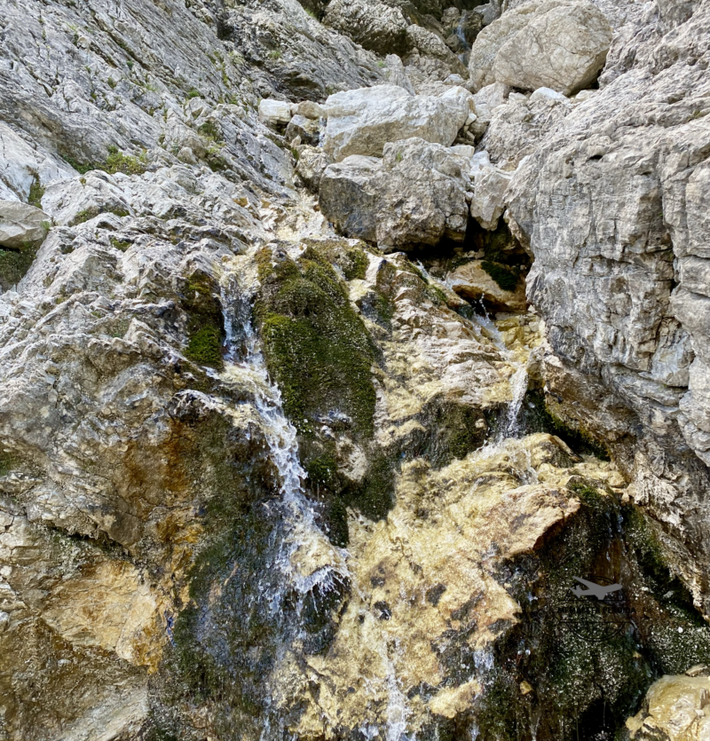 Riachuelo junto la tertera de piedras.