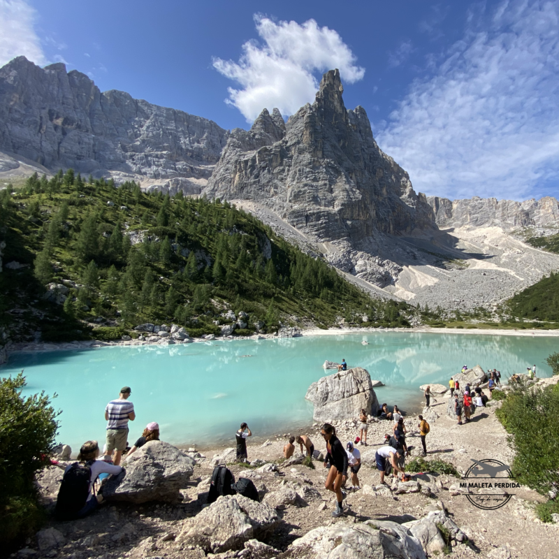 Orilla principal del Lago di Sorapis. 