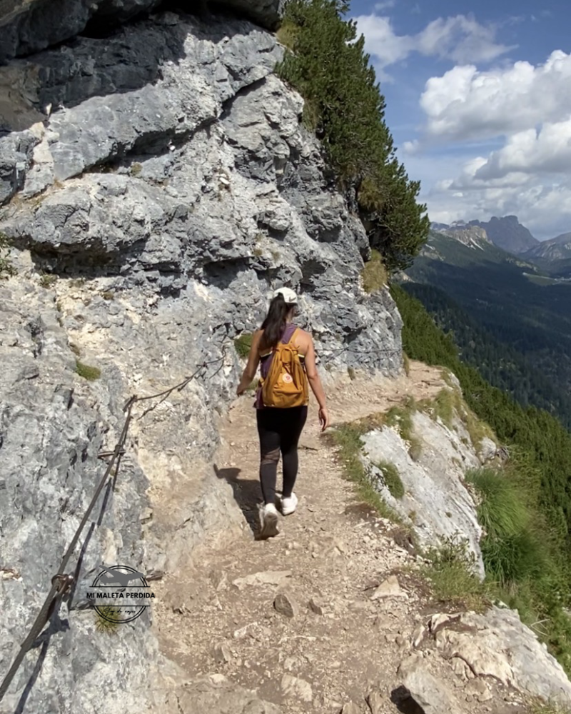 Sendero 215 de vuelta del lago di Sorapis. Dolomitas.