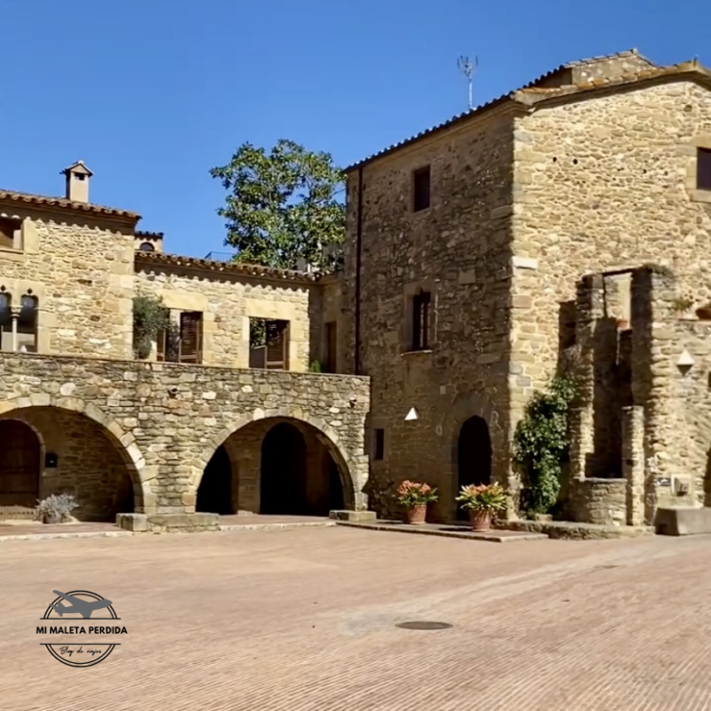 Plaça Major de Monells.