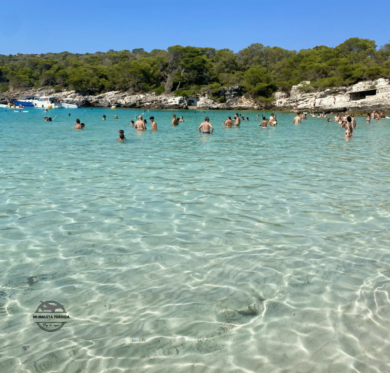 Aguas cristalinas en Cala Turqueta.