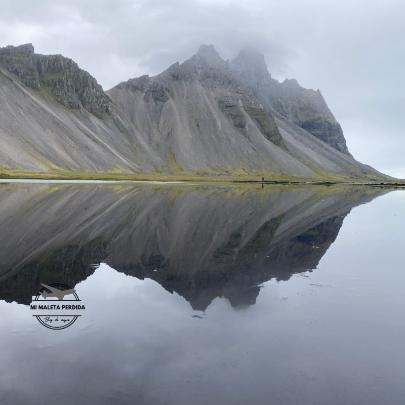 Reflejo de las montañas Vestrahorn, Stokksnes.