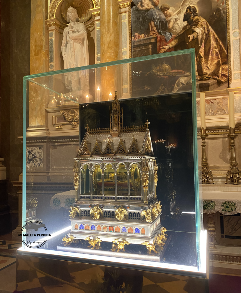 Mano momificada de San Esteban en la basílica, Budapest.