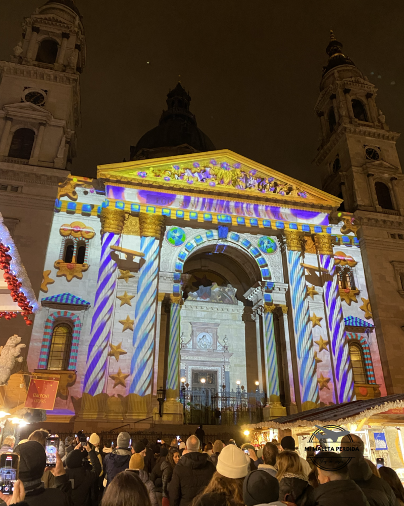 Espectáculo de luces en 3D en la basílica de San Esteban. Budapest.