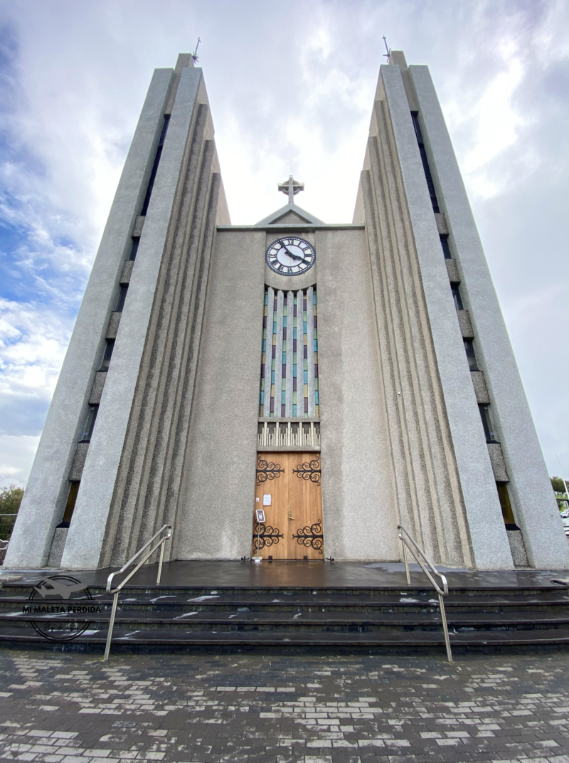 Iglesia de Akureyri en Islandia.