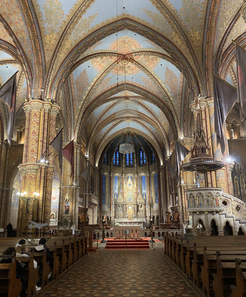 Interior de la Iglesia de Matías, Budapest.