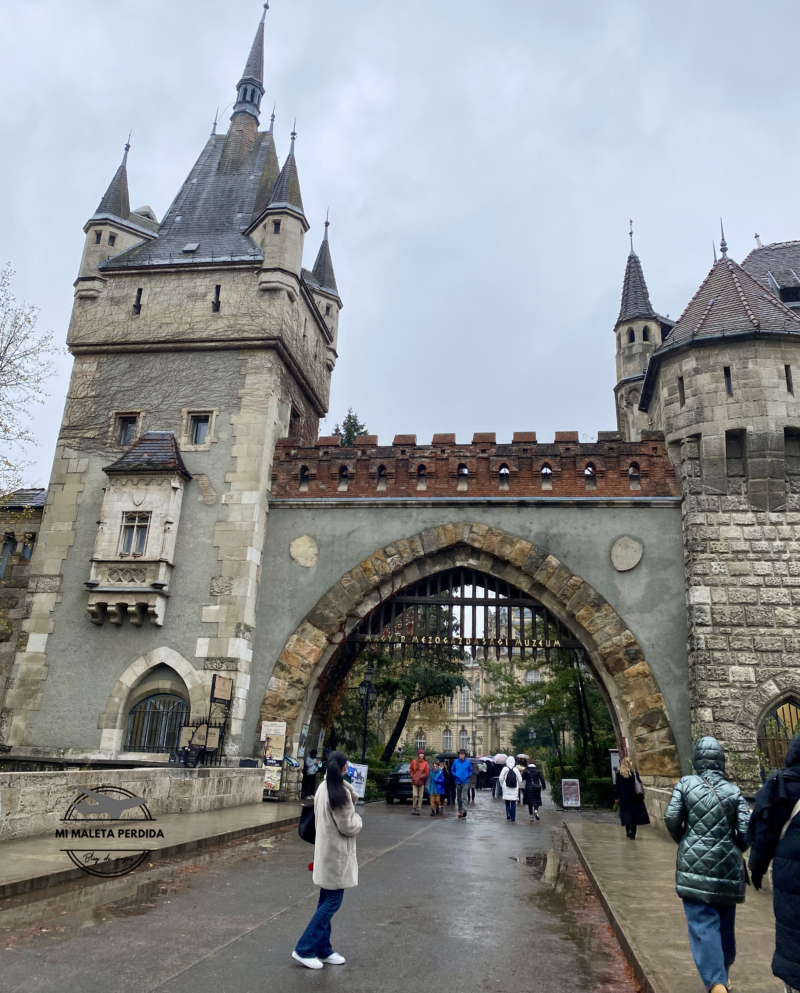 Entrada al Castillo de Vajdahunyad, Budapest.