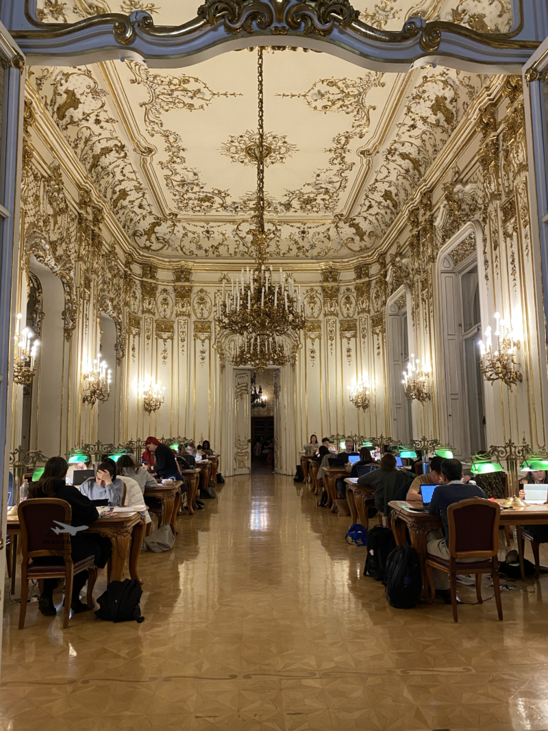 Una de las salas de la Biblioteca Ervin Szabó de Budapest.