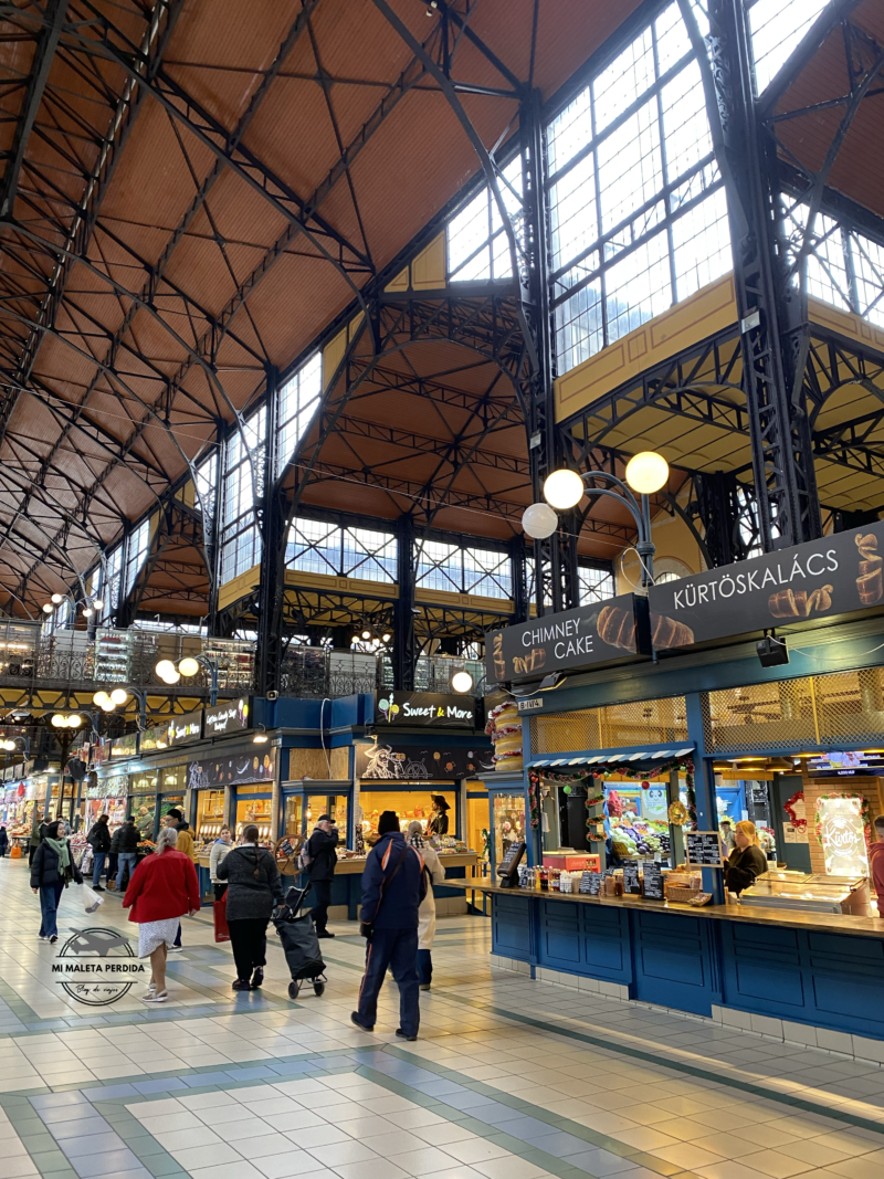 Puestos del Mercado Central de Budapest.