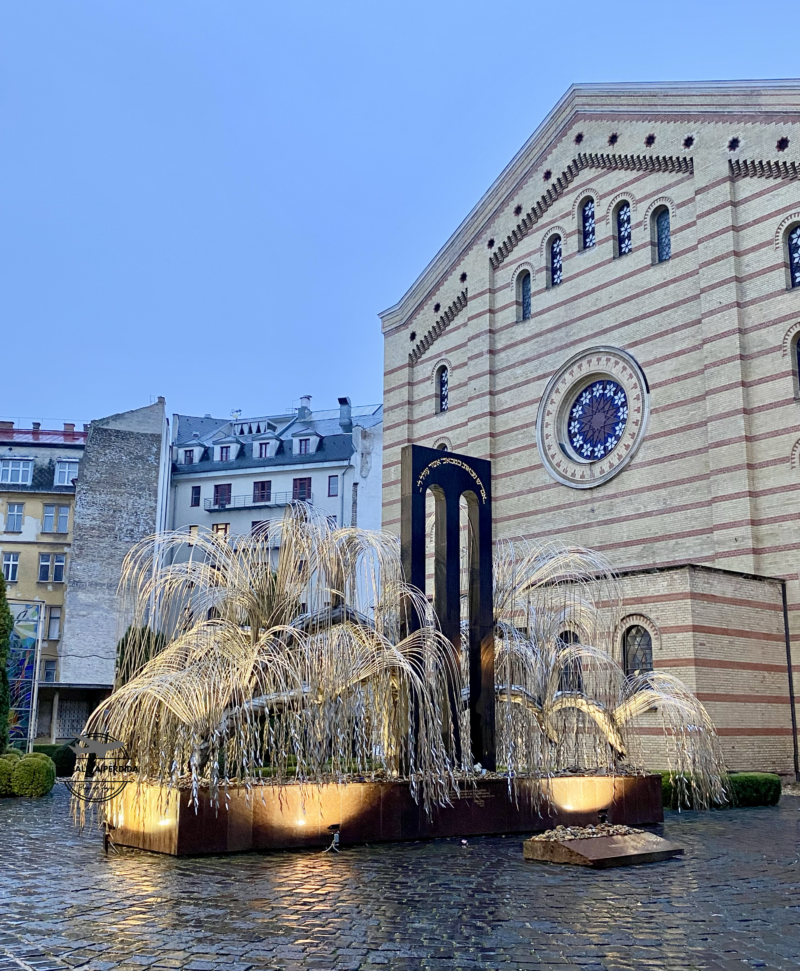 Árbol de la Vida en la Gran Sinagoga de Budapest.