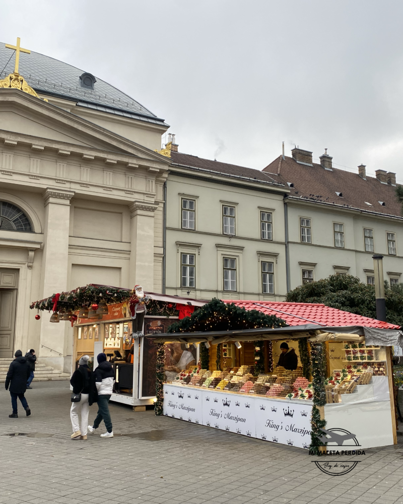 Puesto de comida en el mercado de la noria. Budapest.